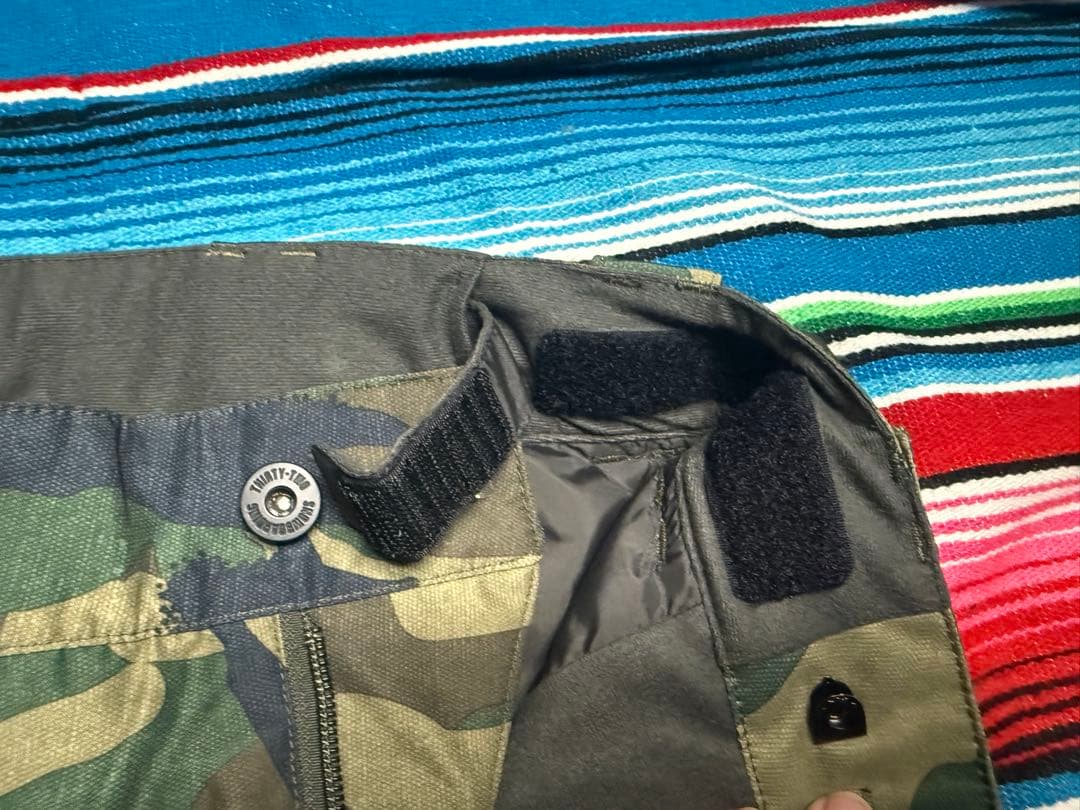 中古　thirtytwo 迷彩 スノーボードウェア XS サーティーツー　キッズ