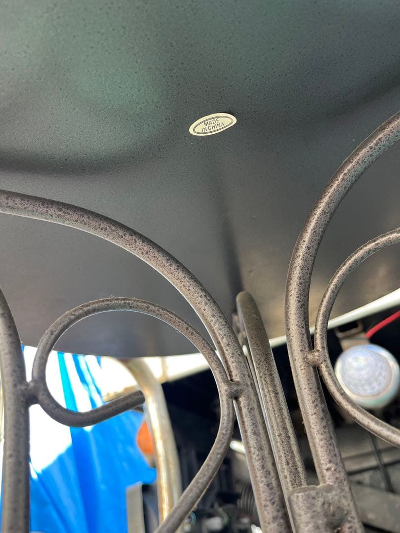 タイル装飾の円形テーブル　ブドウ柄　アンティーク　レトロ　ヴィンテージ　机