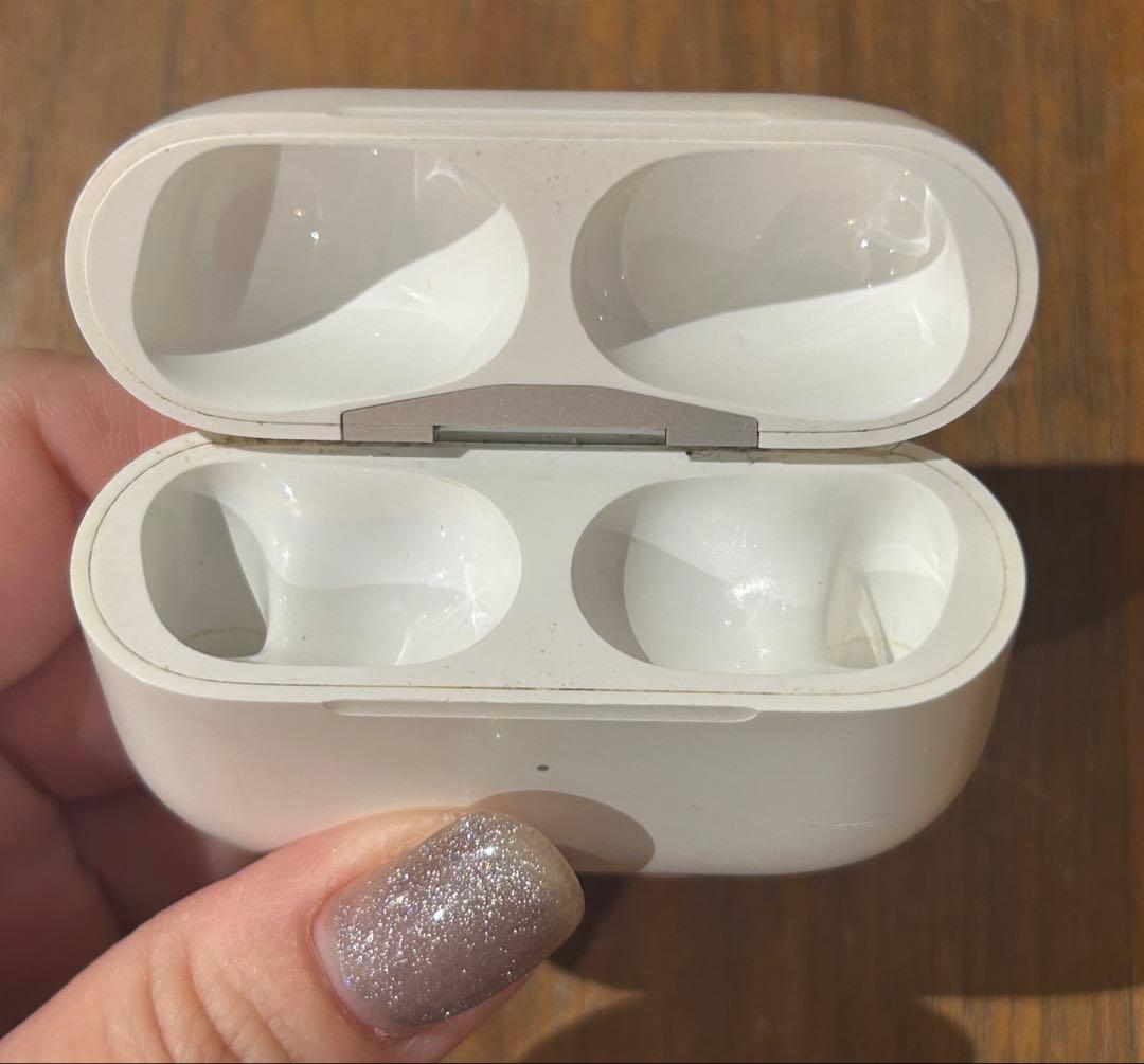 【Apple】AirPodsPro 第2世代 ライトニング 本体のみ初期化済