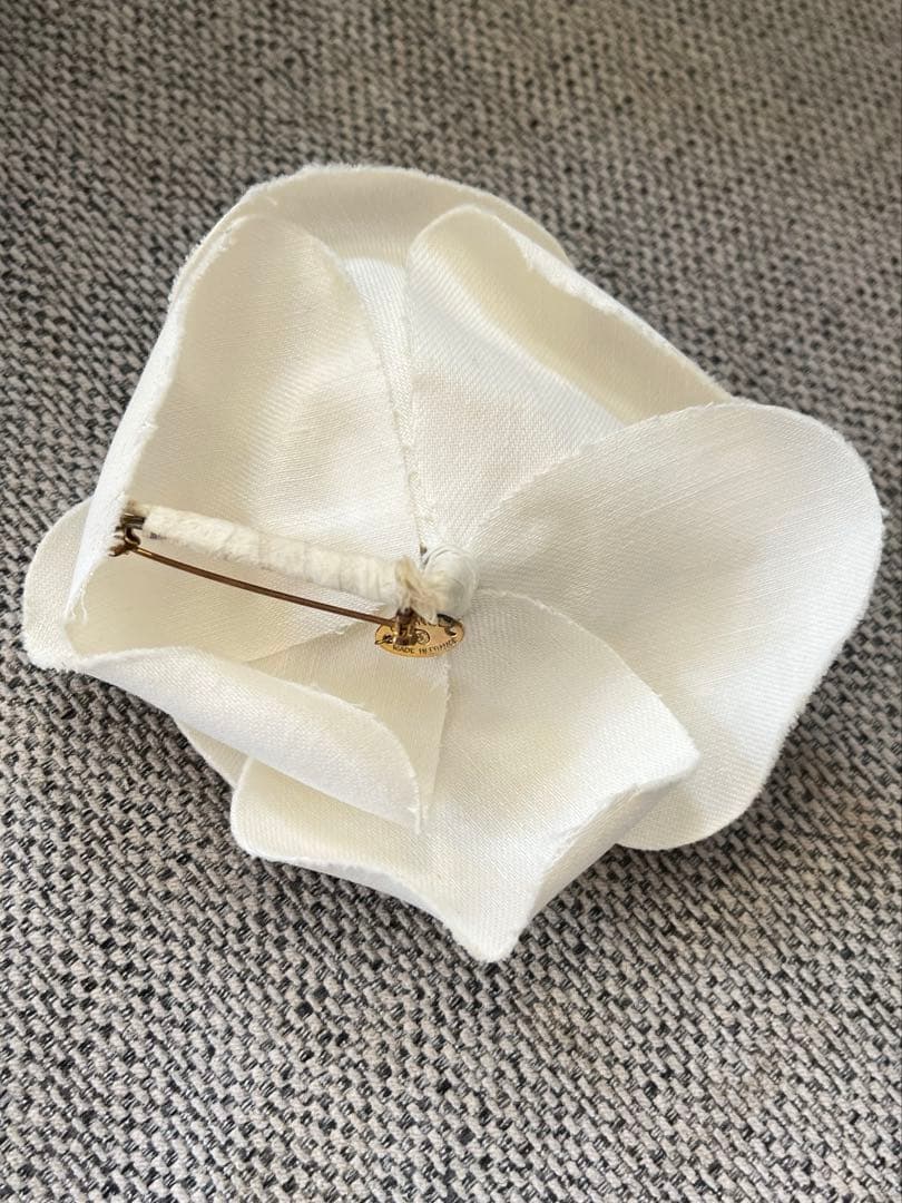 CHANEL カメリア　ホワイトフラワー　ブローチ　コサージュ