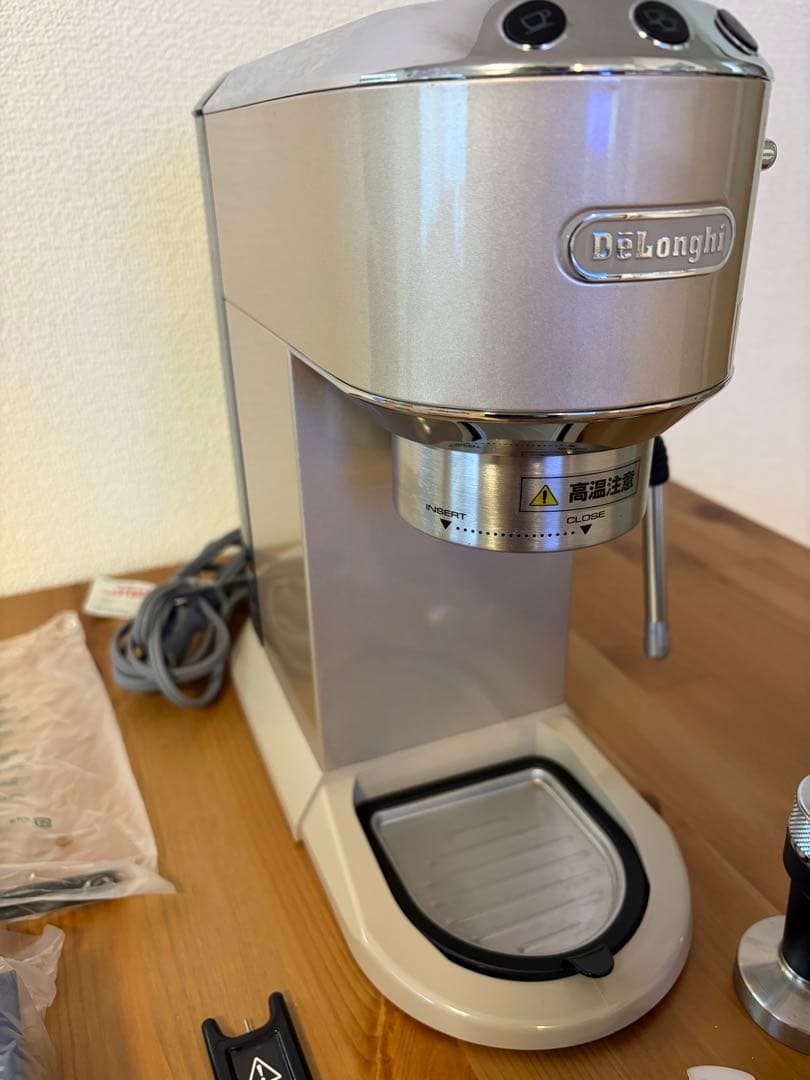 デロンギ　エスプレッソメーカー デディカ アルテ EC885J-BG