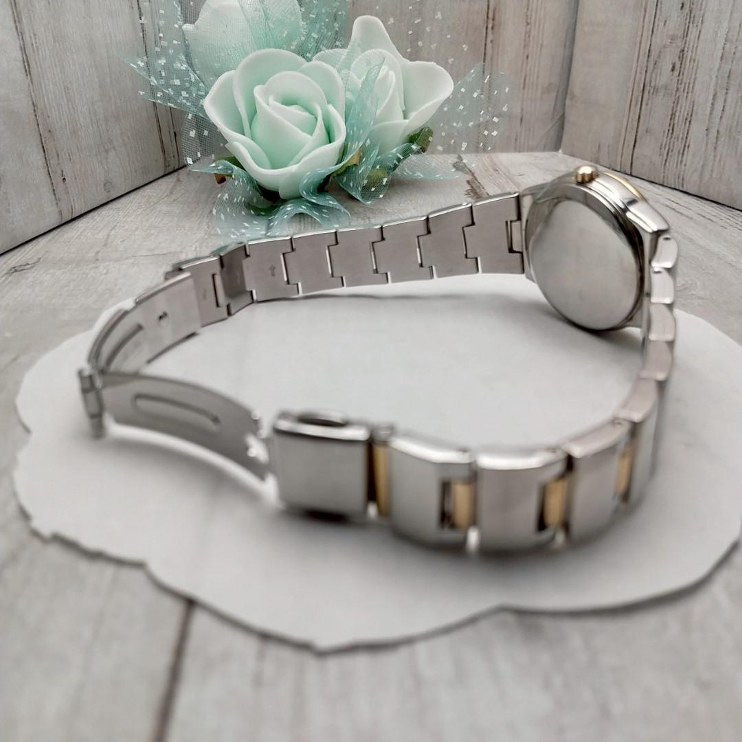 稼働品 ウィッカ カレンダー機能付き 腕時計 ソーラー式 レディース