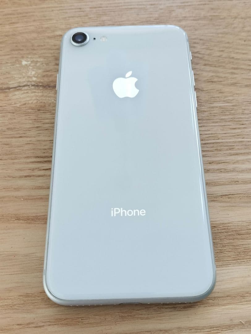 わ*ー様 iPhone8シルバー128GB SIMフリー 非純正バッテリー おま