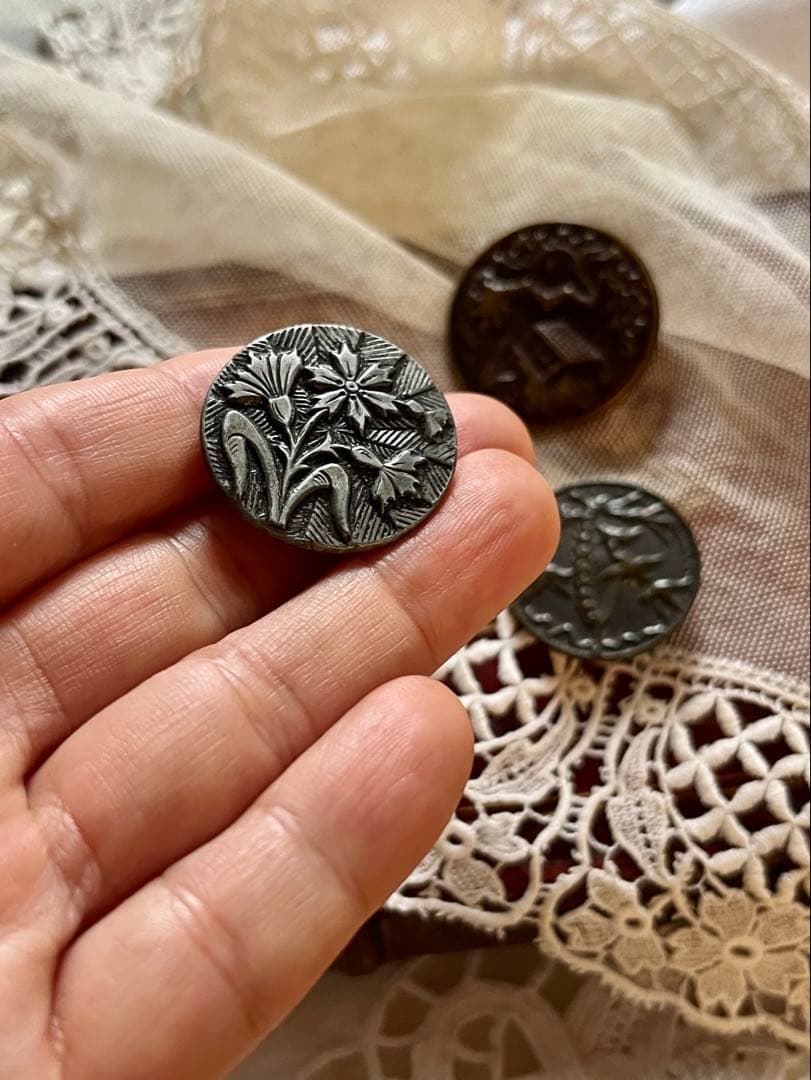 ◆フランスアンティーク｜超希少ボタン黒ブラックパリ花鳥真鍮メタル彫刻シルバー金属