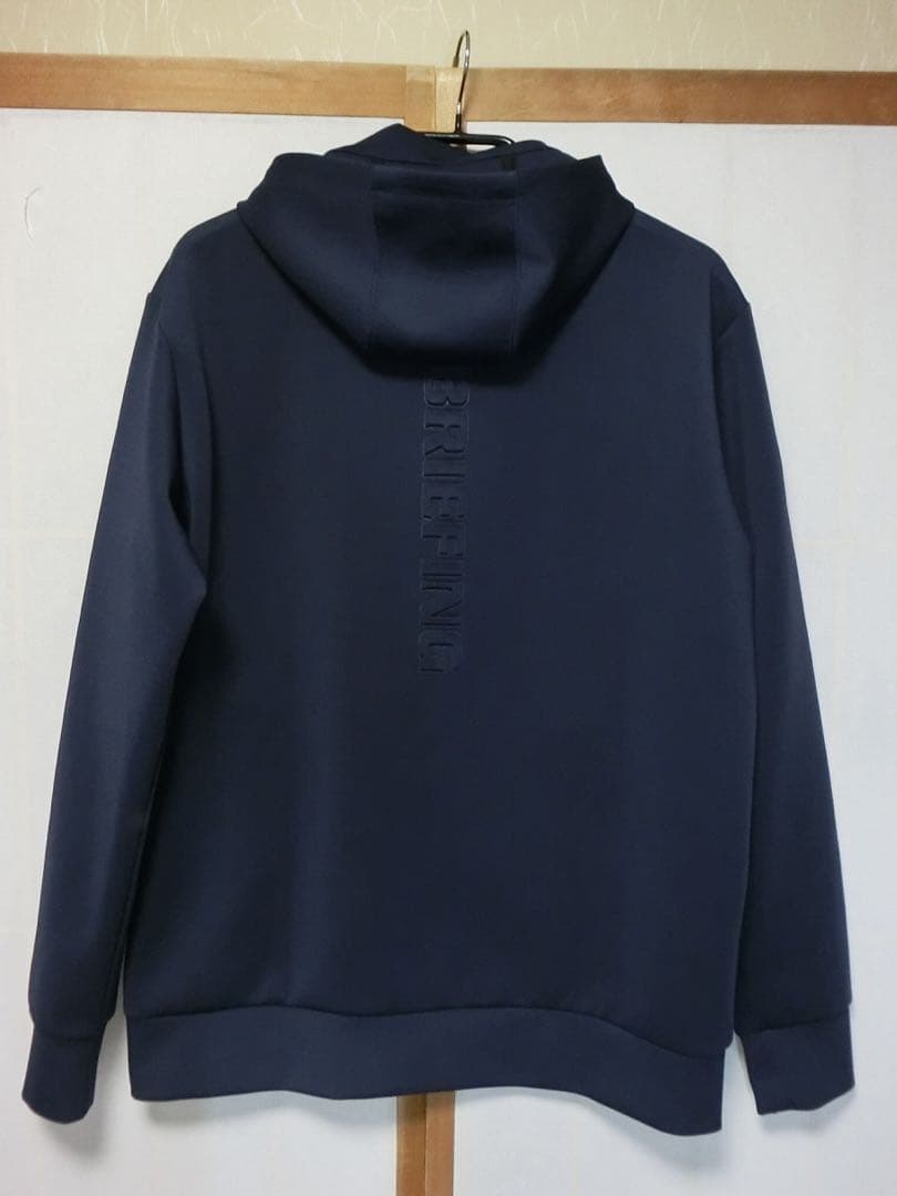 BRIEFING ブリーフィング　紺でバックに3Dロゴが付いた前開きパーカー L