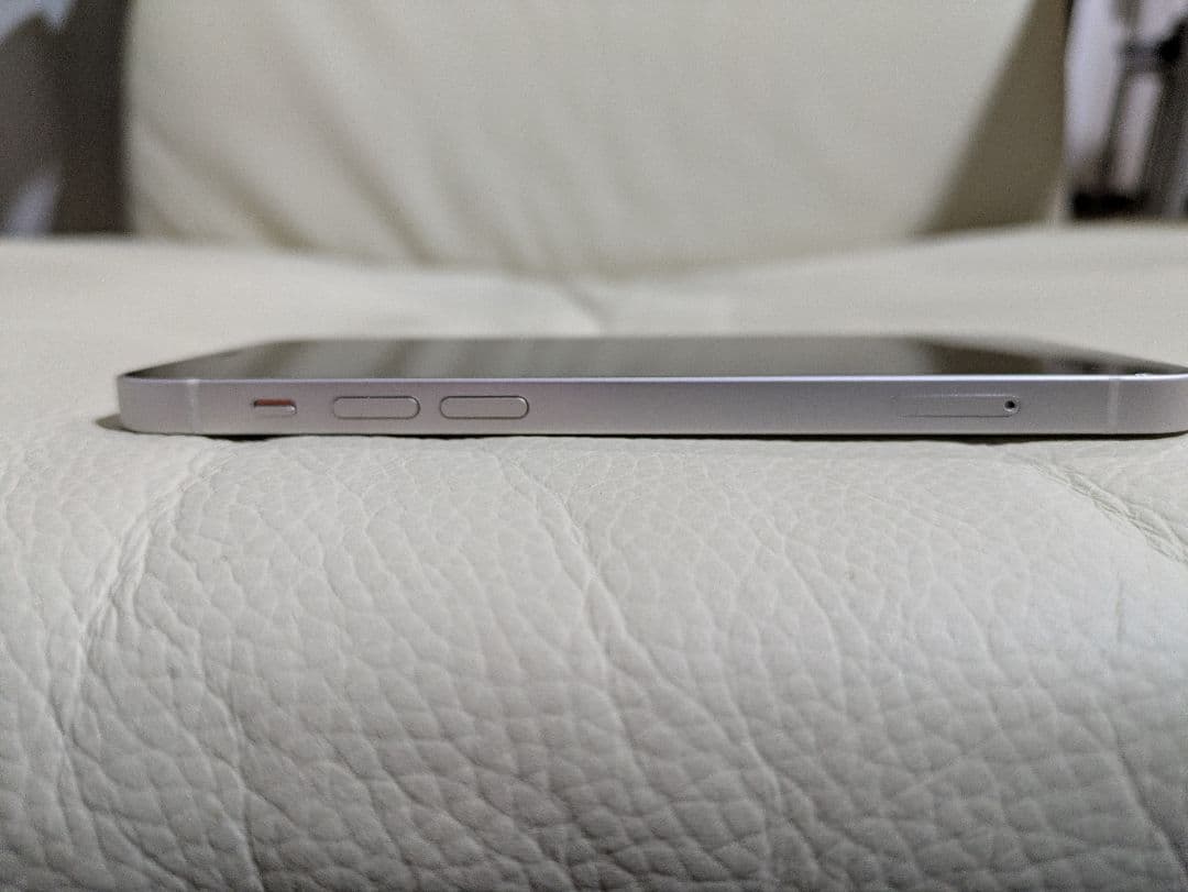 Apple iPhone 12 ホワイト 64GB 美品