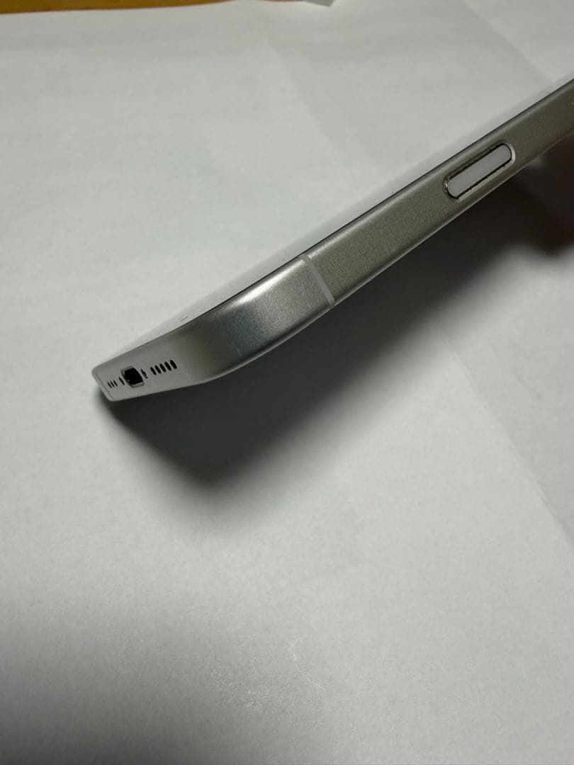 美品 iPhone 16 128GB ホワイト