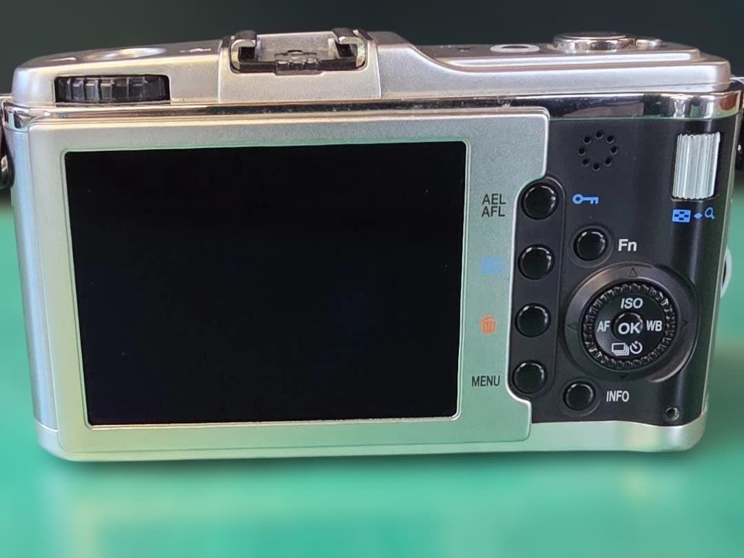 オリンパス PEN E-P1 シルバー レンズキット