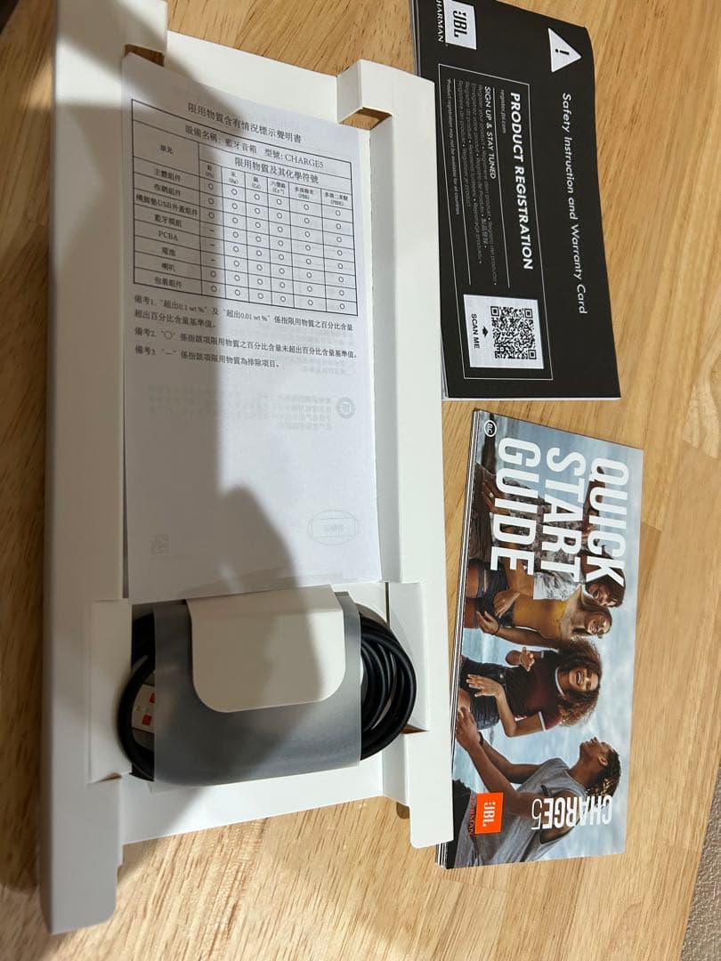 美品　箱付き　JBL Charge 5 ワイヤレススピーカー レッド