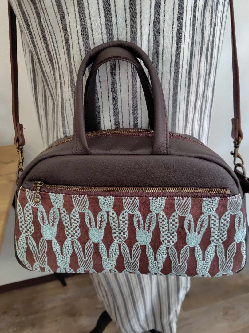 ミナペルホネン/tambourineタンバリンネイビー×LB/ラウンドボストン