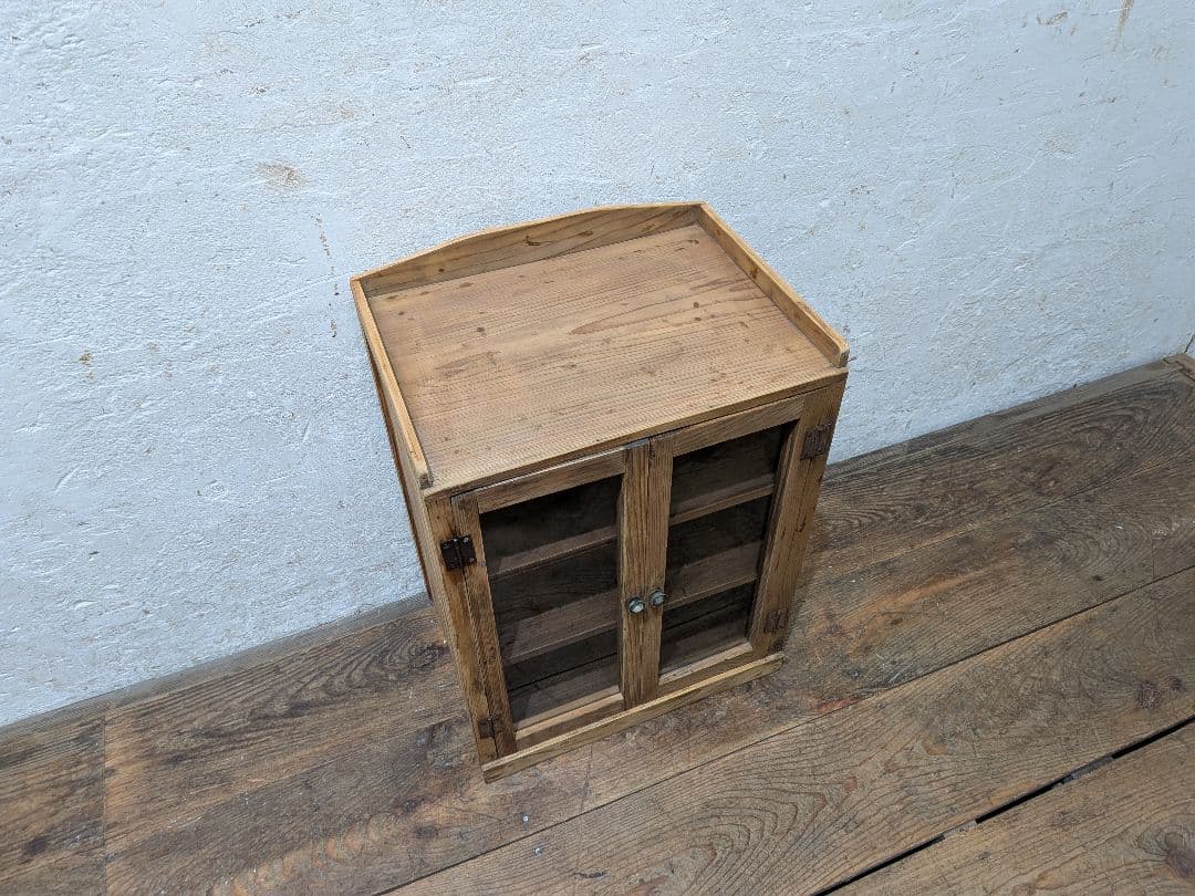 1120 アンティーク　杉のガラスケース　飾り棚　収納棚　キャビネット　レトロ