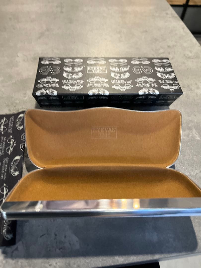 【新品-未使用】EYEVAN7285 メガネケース