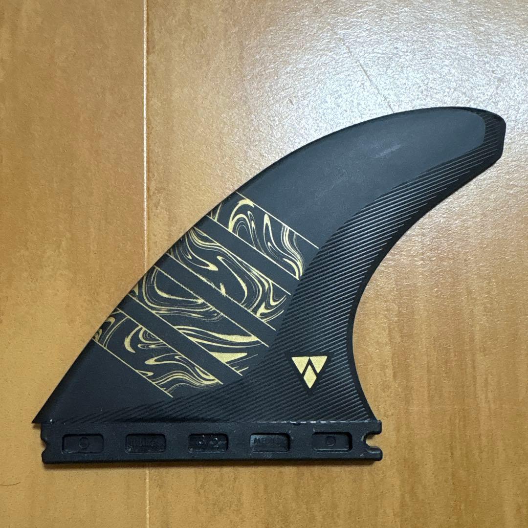 futuresフューチャーフィンALPHA VECTOR 3/2 (Mサイズ)