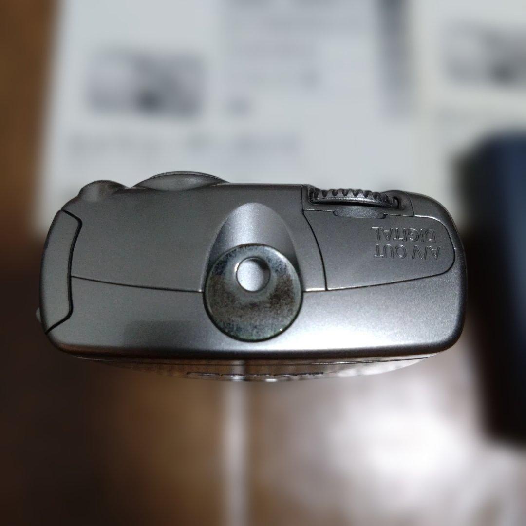 Canon IXY DIGITAL 810 IS 本体と付属品