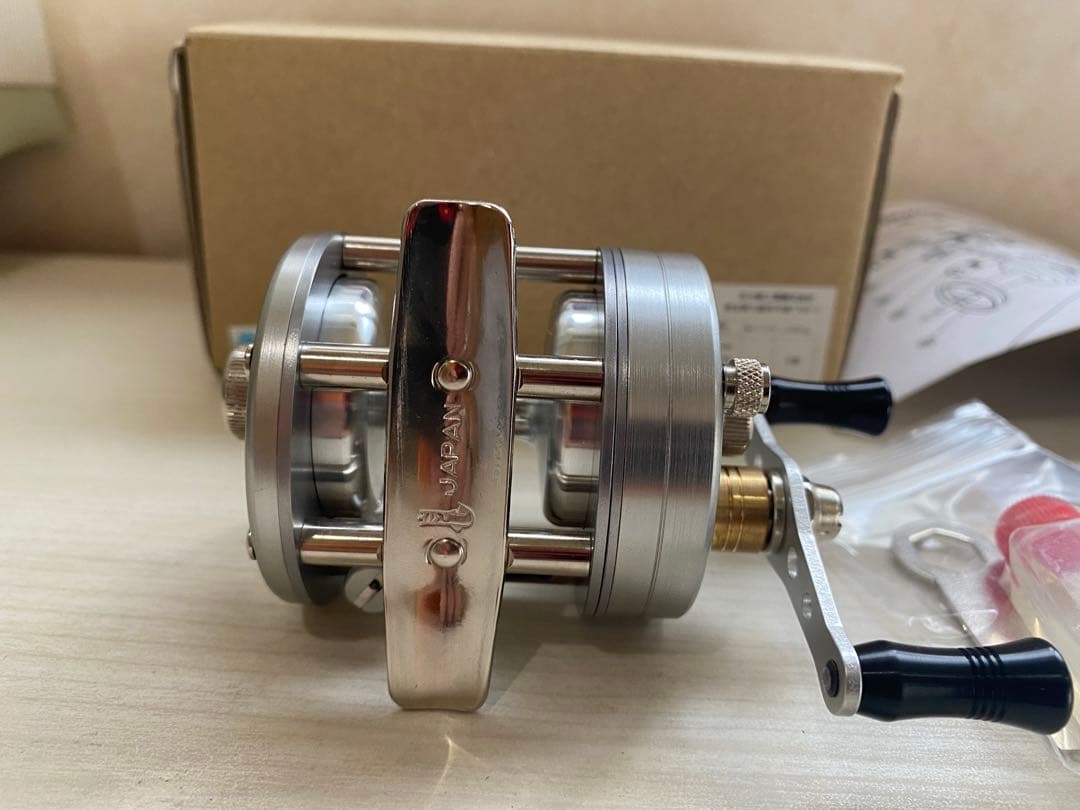 ★☆ 激レア　五十鈴工業　ベイトリール　Tabby 300 タビー　300 新品