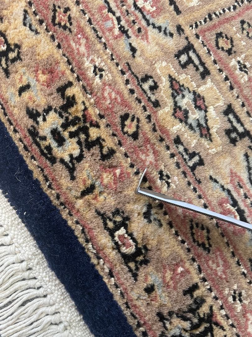 パキスタン手織り絨毯　 ウール　アクセントラグ 　size:113×76cm