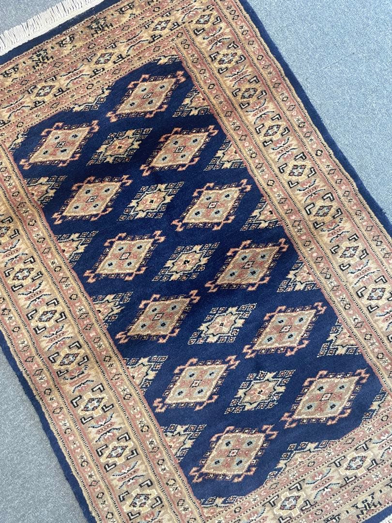 パキスタン手織り絨毯　 ウール　アクセントラグ 　size:113×76cm