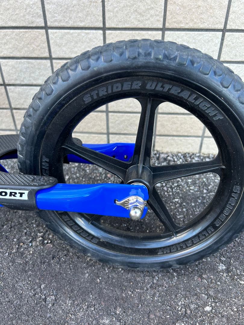 STRIDER スポーツモデル　バランスバイク 青 12インチ