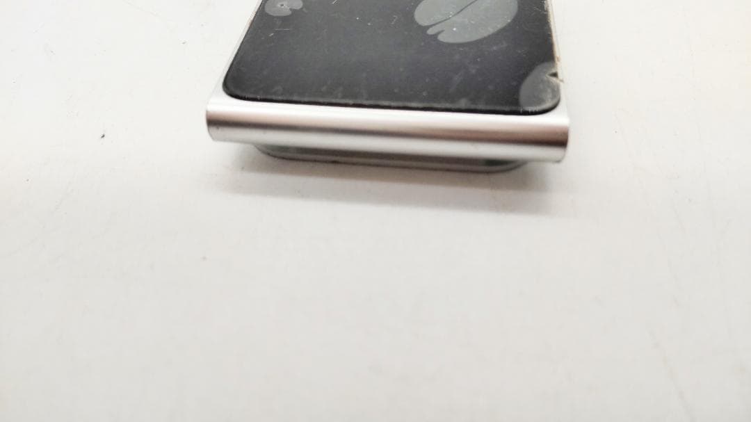 ジャンクApple iPod nano 8GB シルバー 第6世代 MC525J