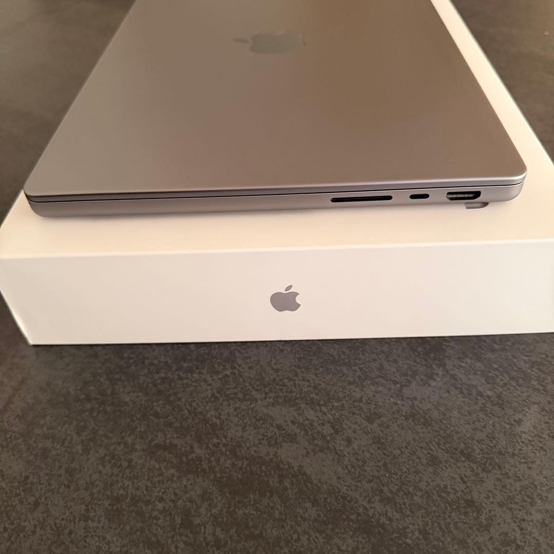 「新品同様」14インチMacBook Pro スペースグレイ