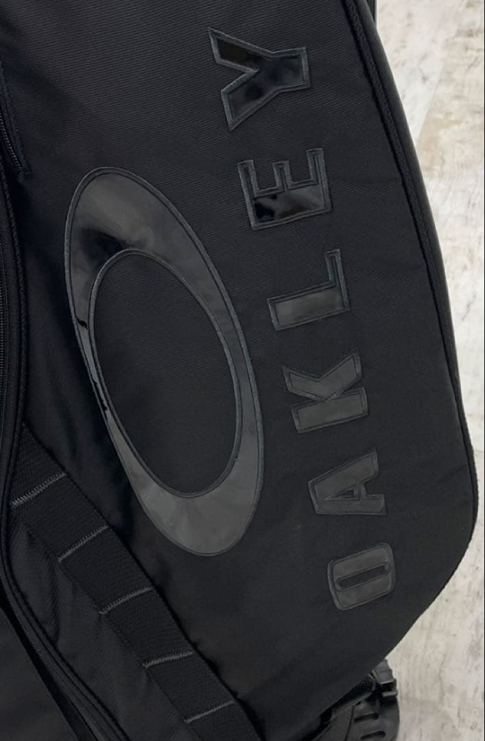 OAKLEY ブラック ゴルフバッグ スタンド式　練習場にて4回使用