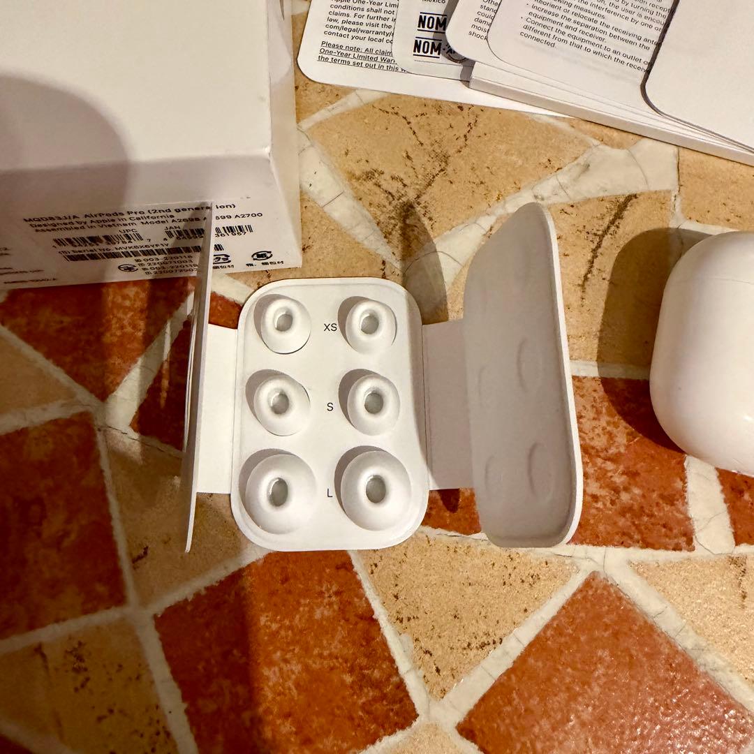 AirPods Pro 第2世代　Lightningコネクタ 箱付き