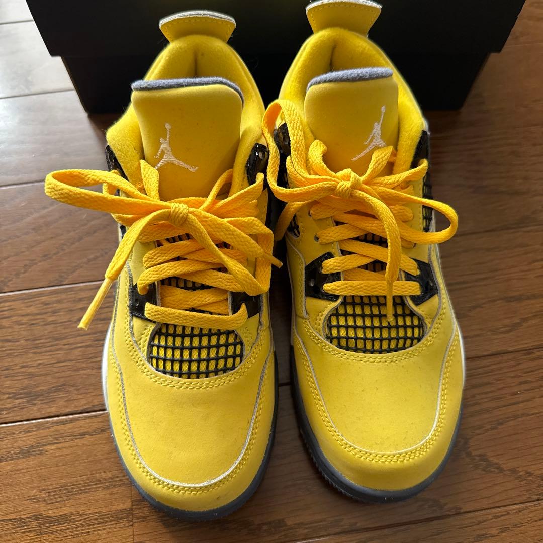 ジョジョ NIKE AIR JORDAN4 \"Tour Yellow\"