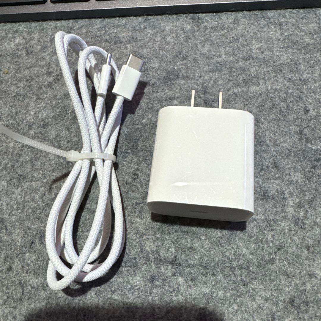 iPad Pro 11インチ 第3世代WiFi　ロジクールCombo Touch