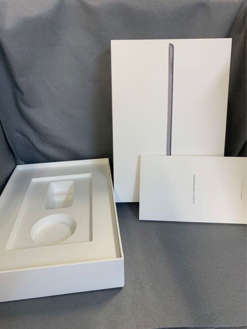 中古品 SIMフリー iPad 第9世代 64GB Wi-Fi+Cellular