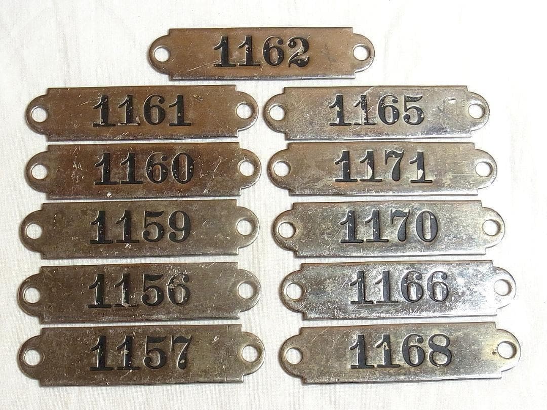ヴィンテージ 金属ナンバープレート タグ １１枚 USA ／ルーム／ロッカー