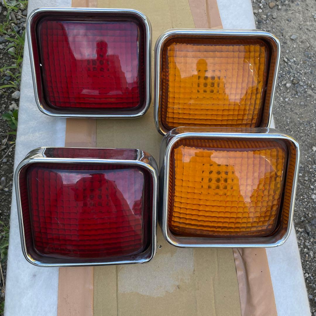 トラックのテールランプ、ウィンカーランプ。本体