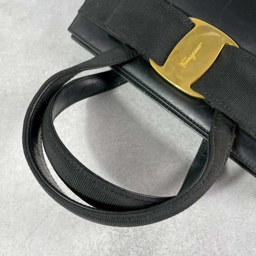 【美品✨】サルバトーレフェラガモ ヴァラリボン ハンドバッグ レザー 黒