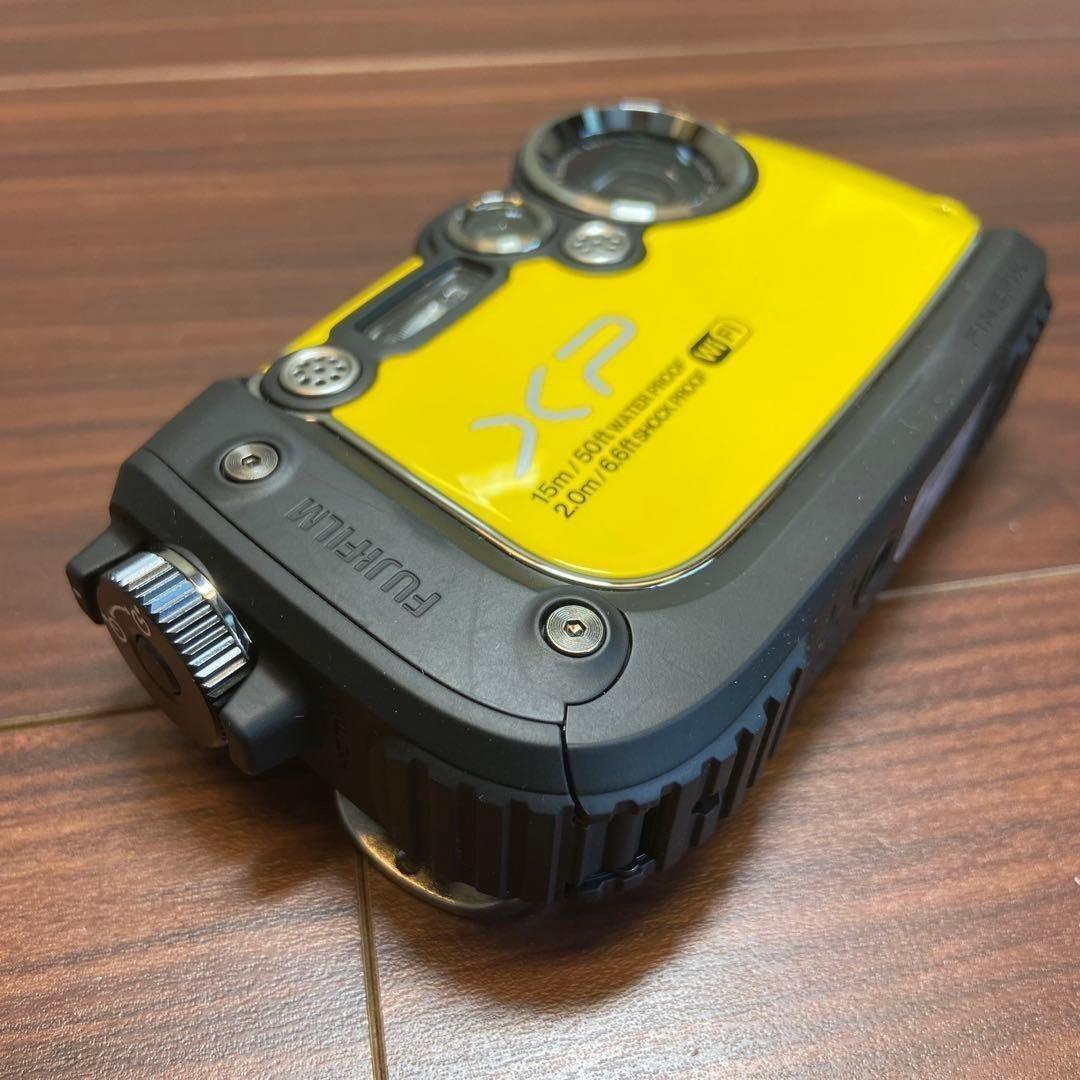 FUJI FILM FinePix XP200 デジカメ ほぼ新品 4279