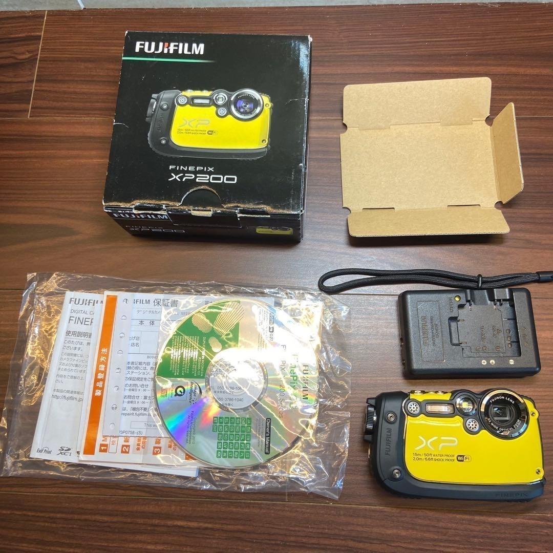 FUJI FILM FinePix XP200 デジカメ ほぼ新品 4279