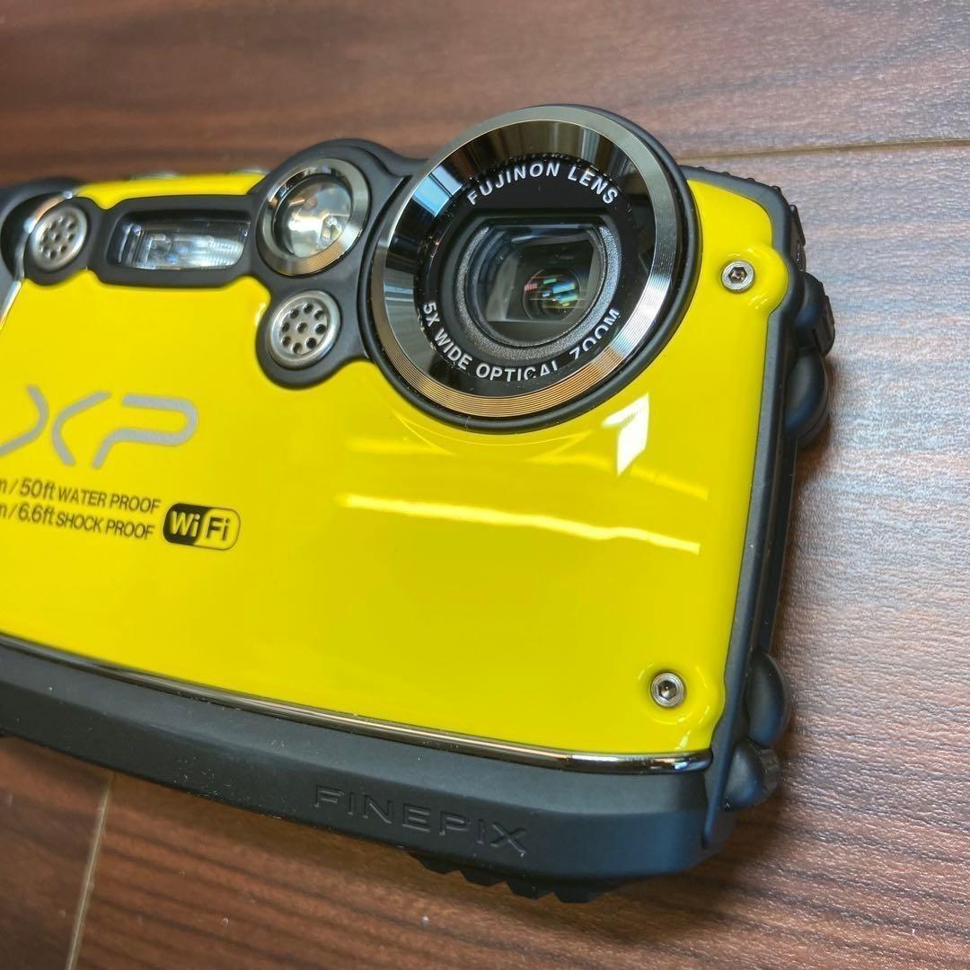 FUJI FILM FinePix XP200 デジカメ ほぼ新品 4279