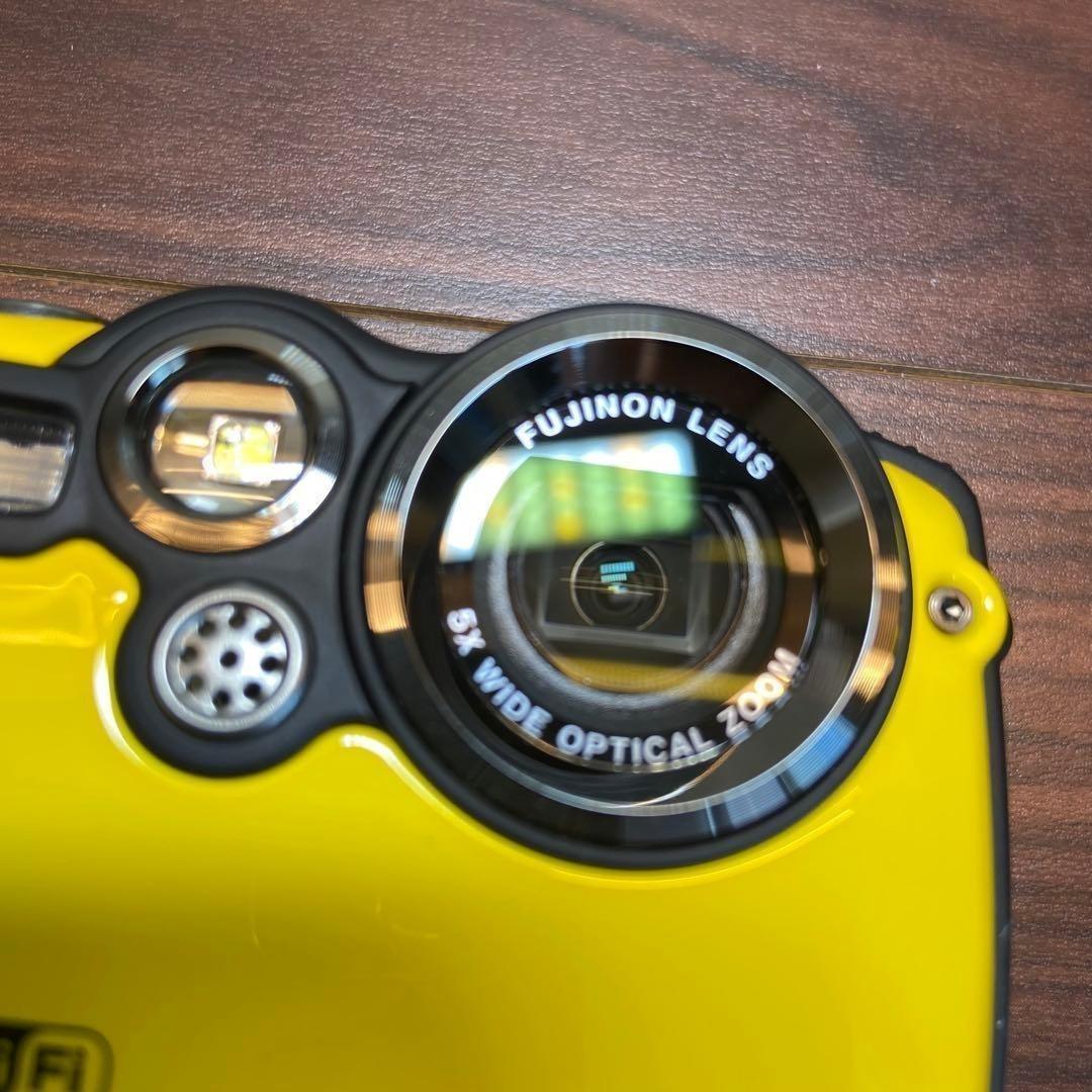 FUJI FILM FinePix XP200 デジカメ ほぼ新品 4279