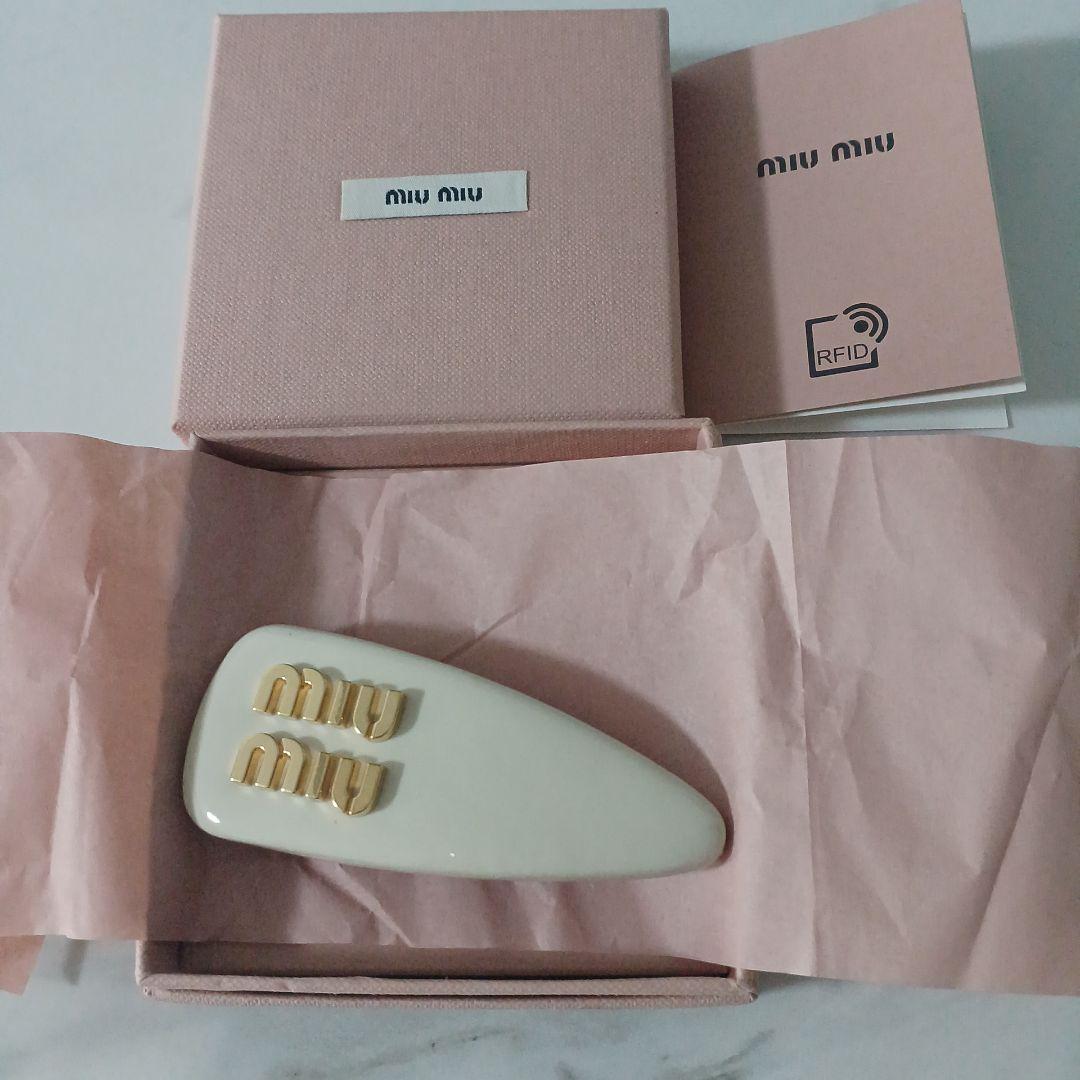 miu miu ヘアクリップ ホワイト