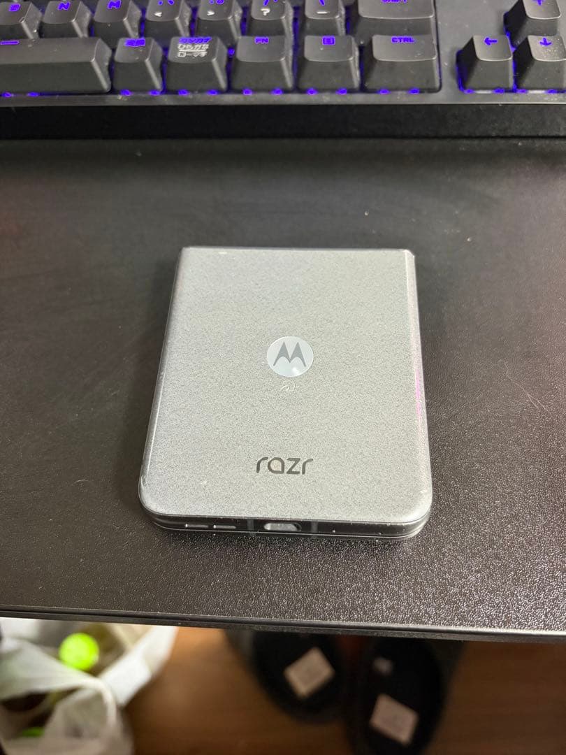 スマートフォン本体 MOTORAZR50S