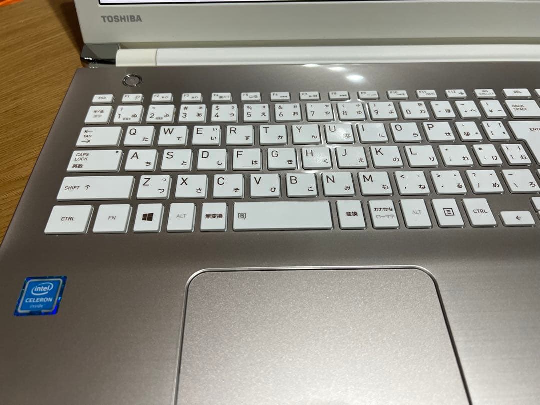 dynabook⭐︎ゴールド⭐︎Windows11⭐︎爆速SSD薄型ノートパソコン