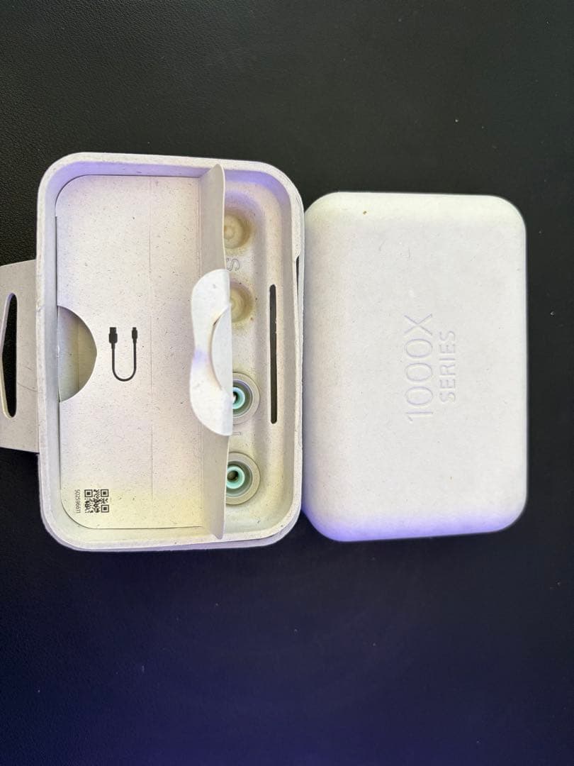 SONY ワイヤレスイヤホン WF-1000XM4（ホワイト）