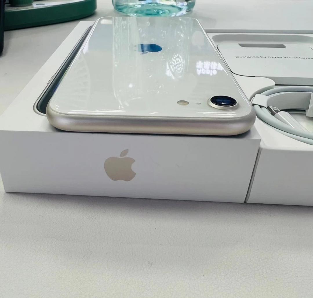 【期間限定／超美品】iPhone SE3 256GB｜SIMフリーホワイトモデル