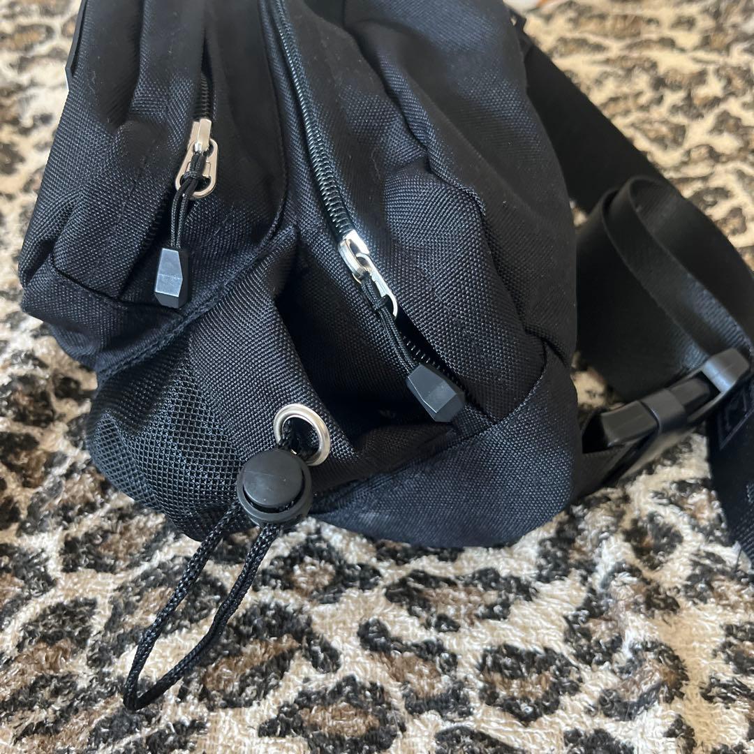 CHANELウエストポーチ　斜めがけノベルティ