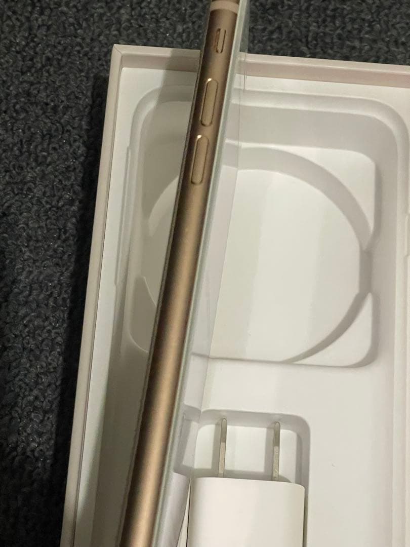 iPhone 8 64GB ゴールド SIMフリー 箱・充電器付き