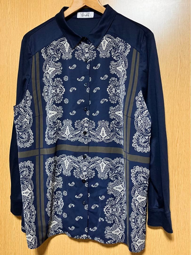 レリアンプラスハウス　ブラウス　ペイズリー柄　スカーフ柄　シャツ