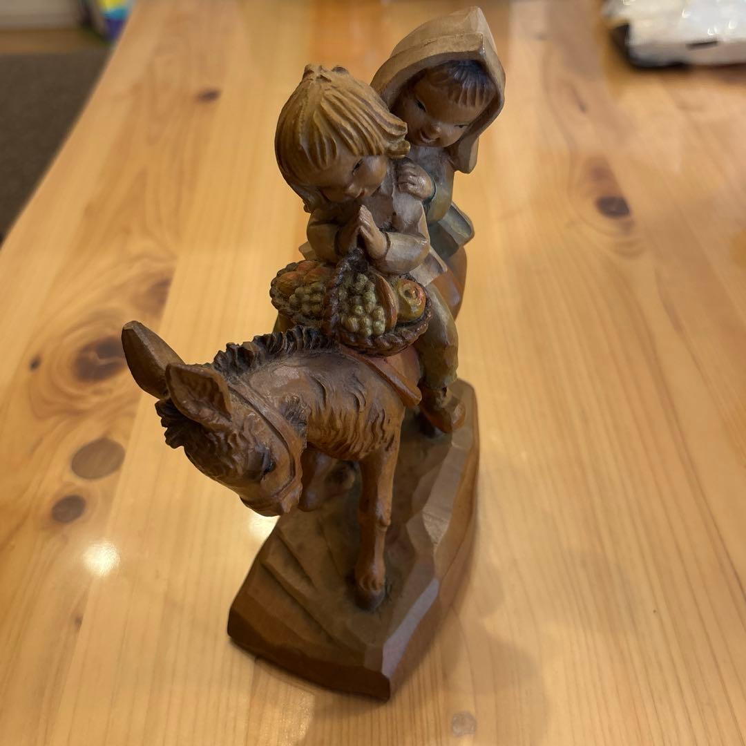 フェランディス・アンリの木彫りの置物「旅（The Journey）」