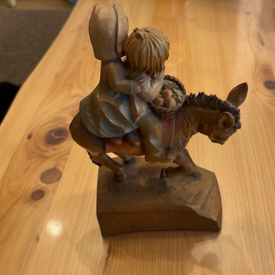 フェランディス・アンリの木彫りの置物「旅（The Journey）」