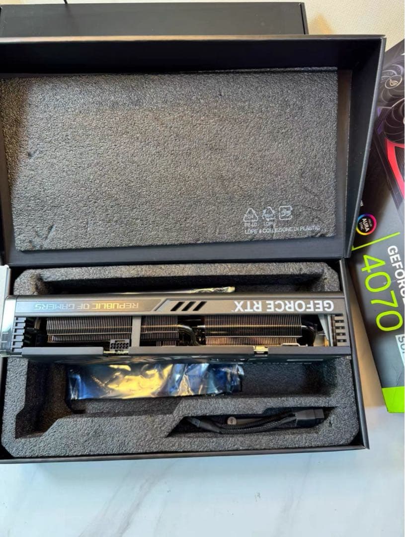 グラフィックボード・グラボ・ビデオカード ASUS ROG STRIX GAMING RTX 4070 Super