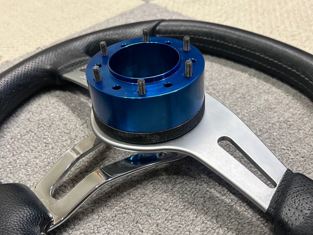 【希少】MOMO モモ　ステアリング TREK R ハンドル ボスセット