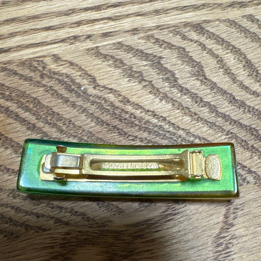 CHANEL 虹色 バーレット型ヘアクリップ