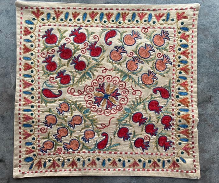 ウズベキスタン製 シルク スザニ刺繍 クッションカバー 51×49 SZN710